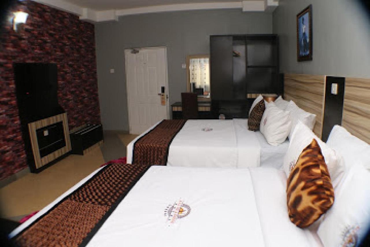Room In Lodge - All Seasons Hotel-Owerri Buitenkant foto