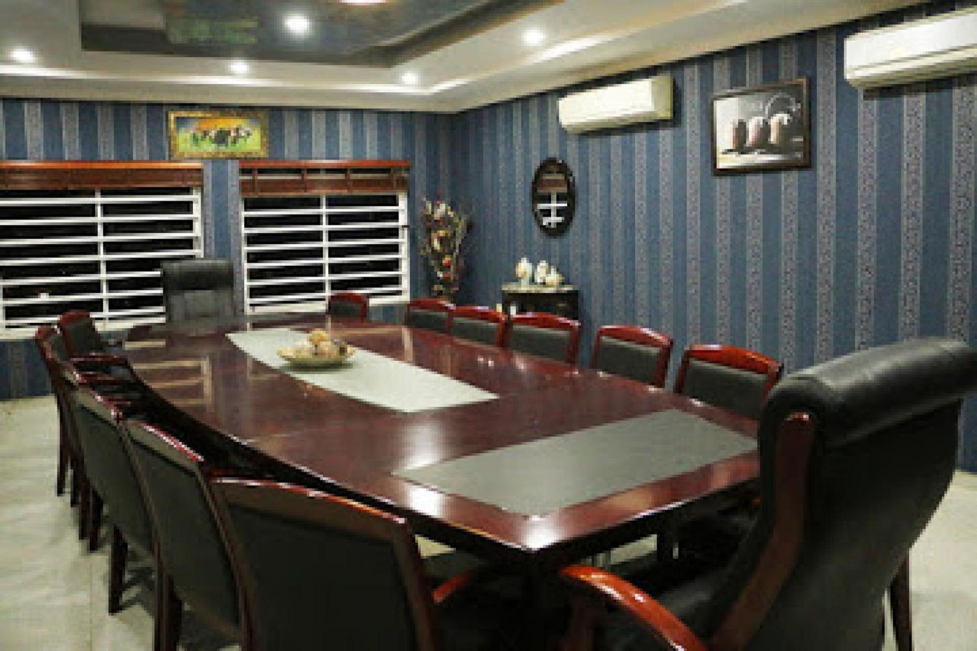Room In Lodge - All Seasons Hotel-Owerri Buitenkant foto